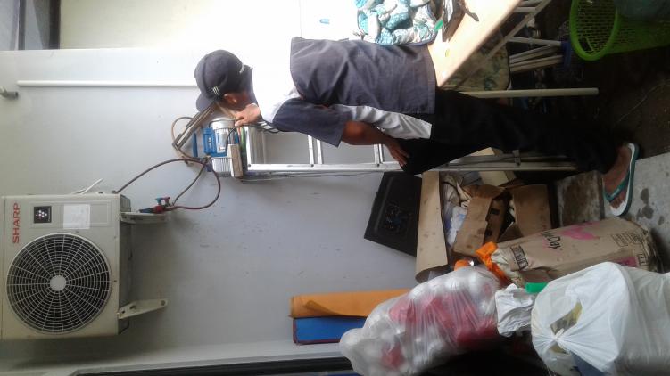 PEMASANGAN AC YANG BERSTANDAR  /  S O P & PEMAKUMAN DENGAN ALAT BERTEKNOLOGI   